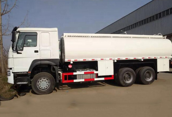 Sinotruk Howo 20000 Liters 6000 Gallon Diesel Oil Transporter Capacity Fuel Tank Tanker Truck For Sale