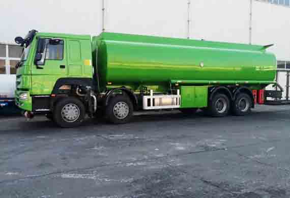 China oil supplier fuel tank truck 8x4 oil tank truck tanker