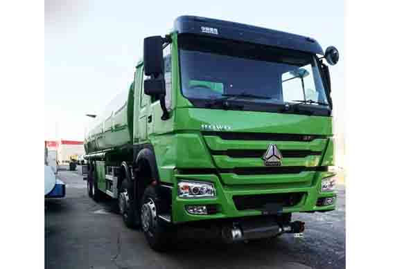 Sinotruk supplier 8x4 4axles 30000L oil tanker truck capacity with lowest price