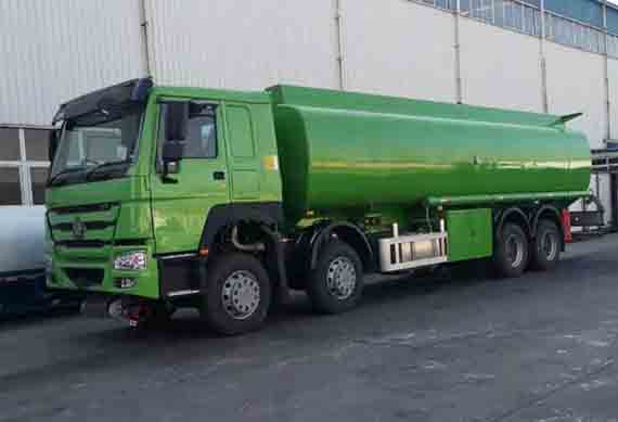 Sinotruk supplier 8x4 4axles 30000L oil tanker truck capacity with lowest price