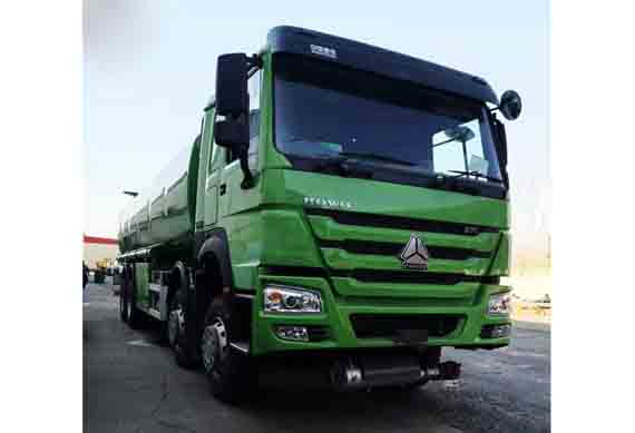 China factory hot sale 30000 liter heavy 8x4 oil tanker truck price