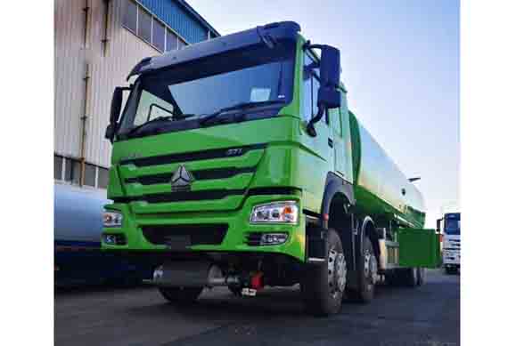 China factory hot sale 30000 liter heavy 8x4 oil tanker truck price