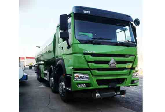 China factory hot sale 30000 liter heavy 8x4 oil tanker truck price