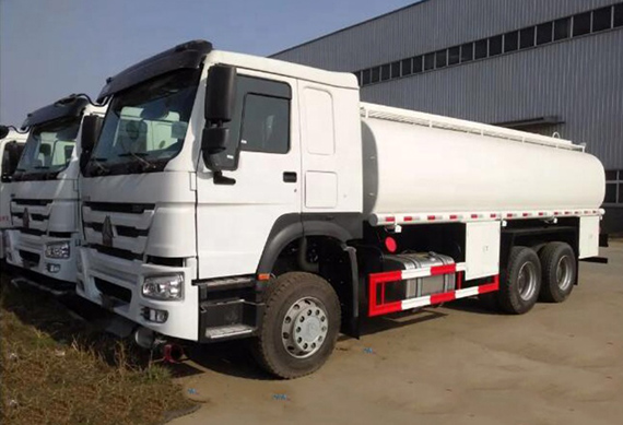 SINOTRUK 6x4 25000liter HOWO oil truck fuel tanker truck cheap price