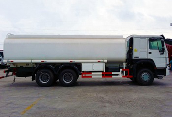 SINOTRUK 6x4 25000liter HOWO oil truck fuel tanker truck cheap price