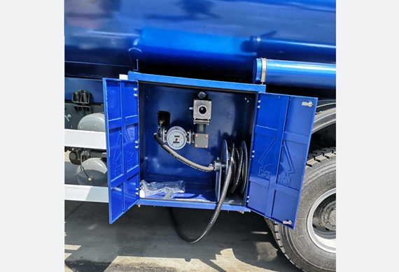 CNHTC HOWO 6x4 10000-20000L oil truck capacity for sale