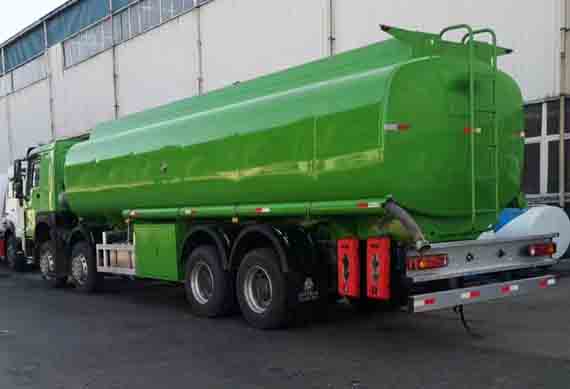 Sinotruk Howo 8x4 Oil Tank Truck Capacity Fuel Tank Truck for sale