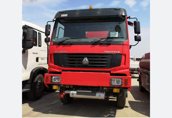 Sinotruk Howo 6x4 heavy oil tanker truck price on sale