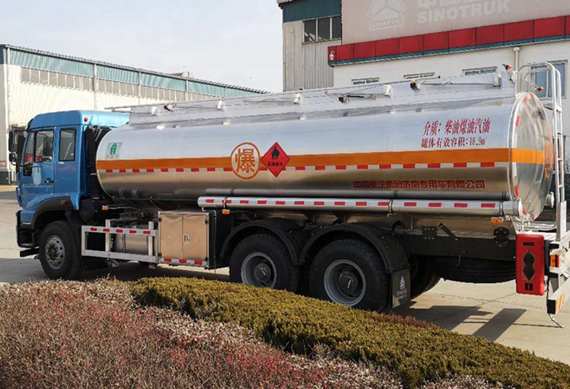 Sinotruk Howo Steyr 6x4 15000 liter fuel oil tank truck for sale