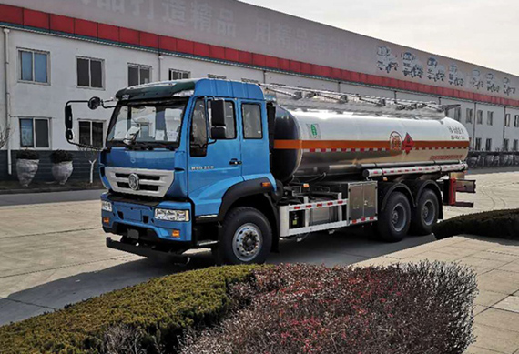 SINOTRUK STEYR 6*4 375HP 10 wheeler oil tank truck for sale