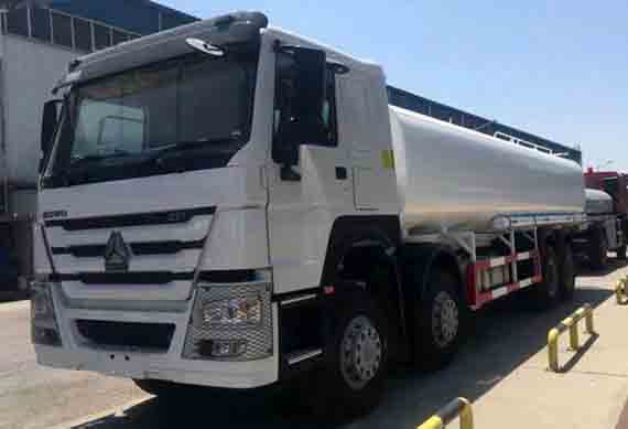 LHD RHD Euro 2 Euro 4 HOWO 8X4 12 Wheeler Heavy Fuel Oil Tanker Truck Price