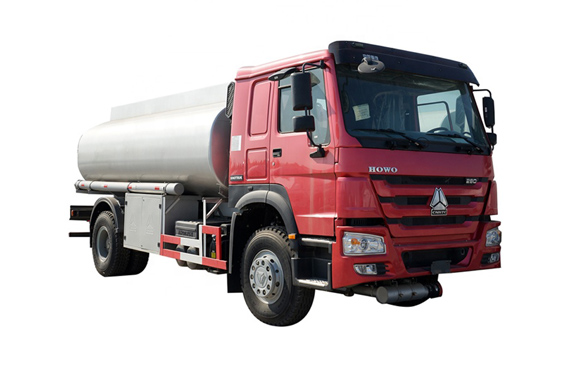 sinotruck howo 4x2 6 wheeler fuel oil tanker price ships for sale