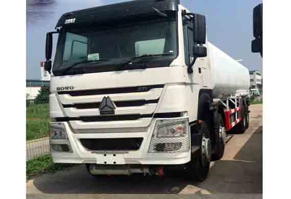 Howo 6x4 oil tanker truck 8x4 oil transport truck fuel delivery truck