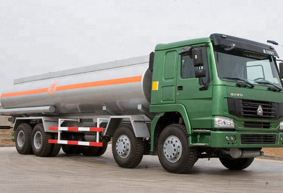 China HOWO 25000L 30000liters 8X4 12 wheeler oil tank truck specifications