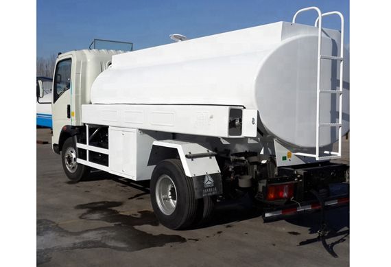Sinotruk HOWO light duty 3360 wheelbase 4x2 type 5000L fuel oil tanker truck