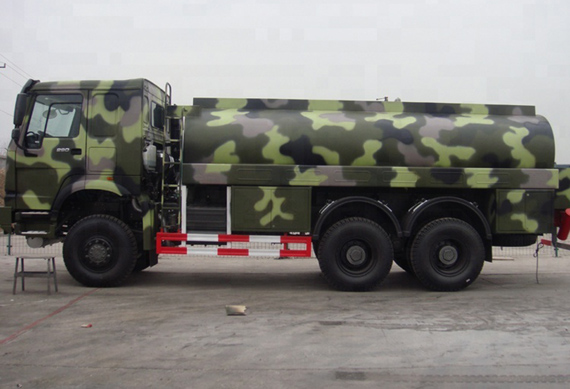 SINOTRUK HOWO 6x6 All Wheel Drive Fuel Tanker Truck 20000 Liters Capacity