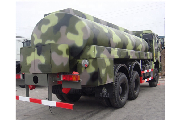 SINOTRUK HOWO 6x6 All Wheel Drive Fuel Tanker Truck 20000 Liters Capacity