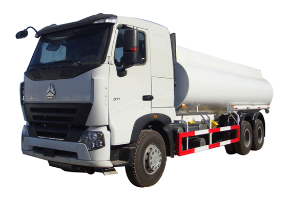 Sinotruk Howo A7 2000 liters fuel oil transportation tank truck for sale