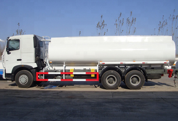 Sinotruk Howo A7 2000 liters fuel oil transportation tank truck for sale