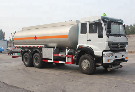 SINOTRUK HOWO 6X4 M5G Oil Tank Truck 20000 Liters Fuel Tank Truck