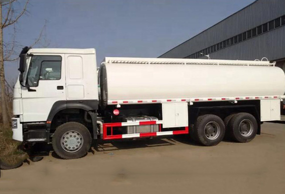 Sinotruk Howo 6x4 8x4 heavy Oil transport tank fuel truck price for sale