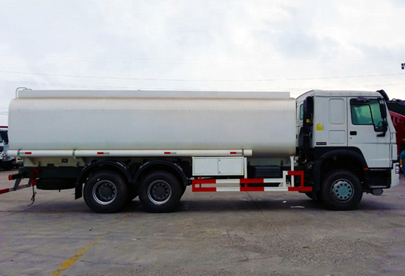 Sinotruk Howo 6x4 8x4 heavy Oil transport tank fuel truck price for sale