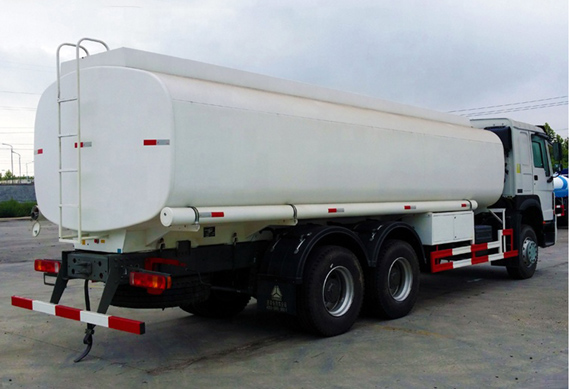 Sinotruk Howo 6x4 8x4 heavy Oil transport tank fuel truck price for sale