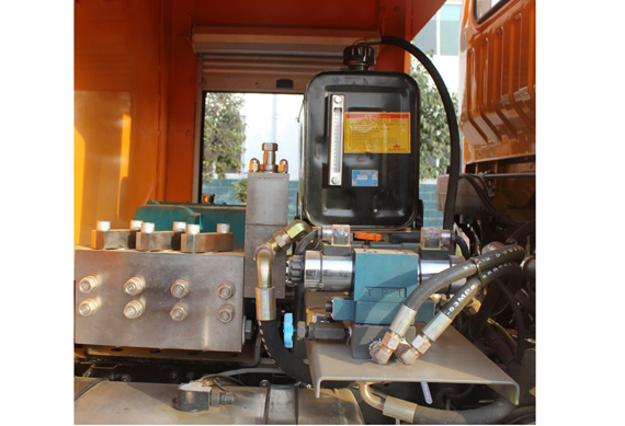 Sinotruk 4x2 Howo new design used vacuum pump suction sewage