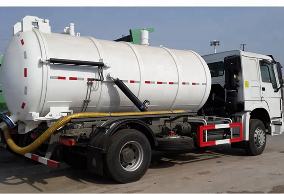 SINOTRUK HOWO 4x2 6 wheels 10m3 sewage suction truck for sale