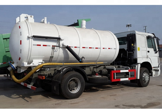 Sinotruk Howo 4x2 vacuum suction sewage truck with 10cbm capacity