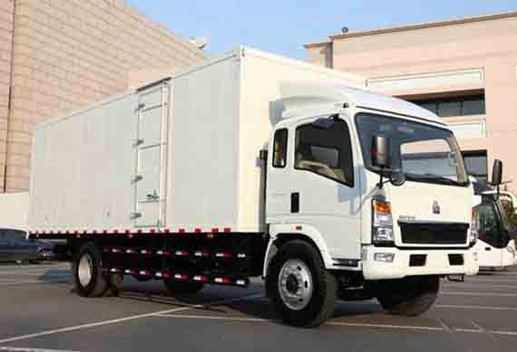 Sinotruck HOWO 6 Wheel HOWO Light Van Cargo Truck 4X2
