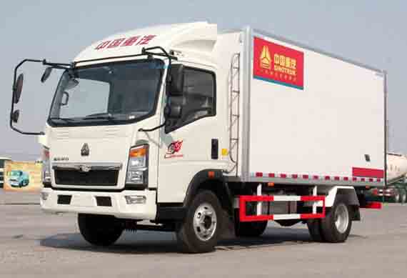 Howo 4x2 refrigerator box truck vegetable transport truck 3tons