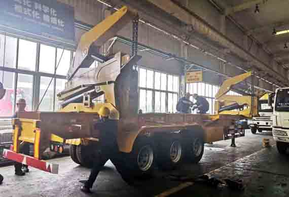 37tons Crane 20FT 40FT Container Side Loader Lifter Semi Trailer Truck