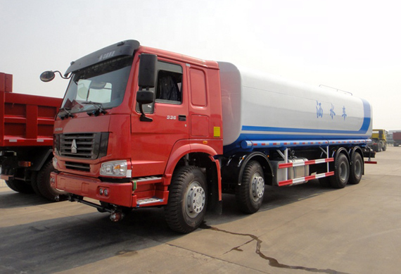 Howo 8X4 30000liers Road Sprinkler fuel water tanker transport truck