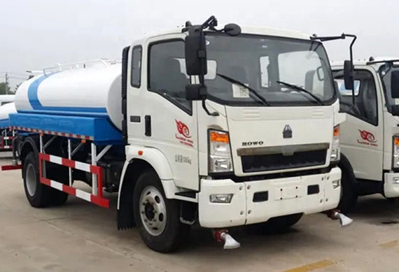 SINOTRUK HOWO 4x2 10000 Liters Capacity Water Tank Truck