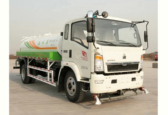 SINOTRUK 6 wheeler 5000 10000 liters howo water tank truck price