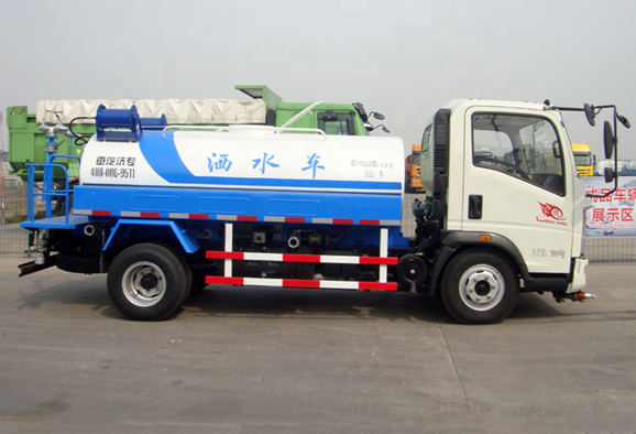 New Style Low Price Sinotruk howo truck light duty water tanker 4x2 for sale