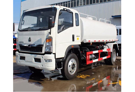 New SINOTRUK HOWO 4X2 water tanker truck for sale