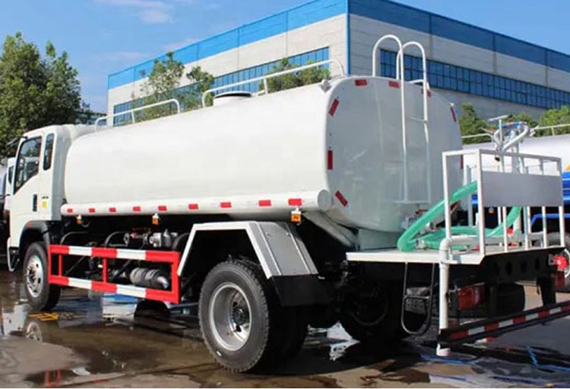 Sinotruk Howo Light Duty 4X2 6000 Liter Water Tank Truck