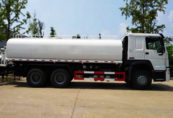 sinotruk 6x4 howo 20 m3 water sprinkler tank truck