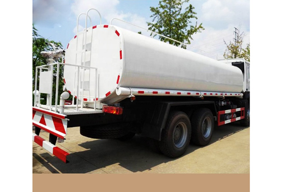 SINOTRUK 10 wheeler HOWO 6x4 25000L water tank truck for sale