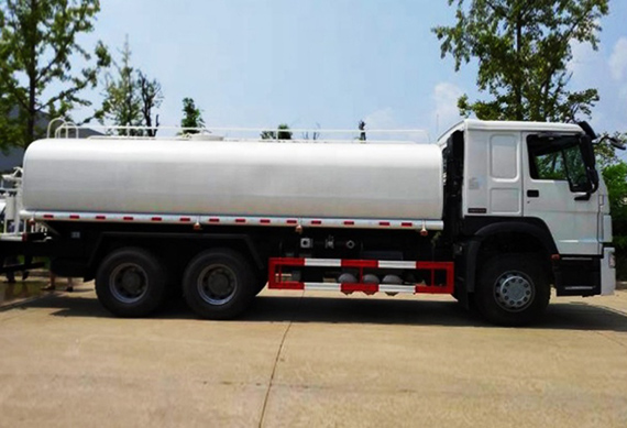 SINOTRUK 10 wheeler HOWO 6x4 25000L water tank truck for sale