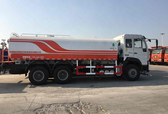 China Sinotruk Howo 20m3 liters 6X4 water tank trucks for sale