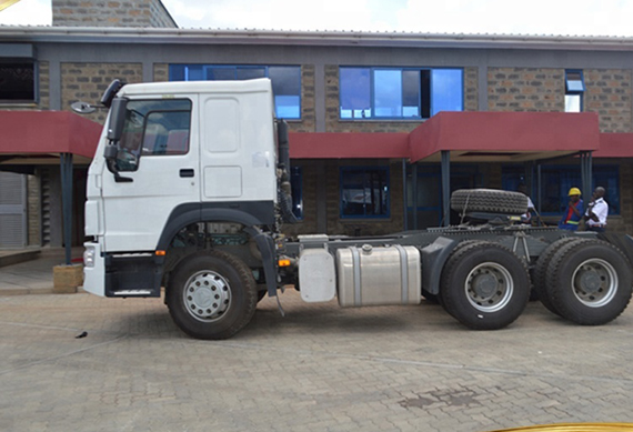 Chinese Howo heavy duty used tractor head truck 6x4 price for sale