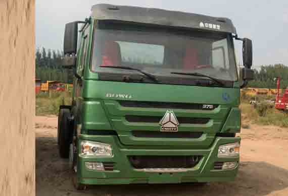 SINOTRUK HOWO used 6x4 tractor truck trailer head truck