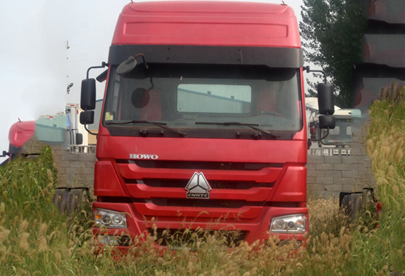 Used 371HP 6X4 Sinotruk HOWO Heavy Duty Truck Trailer Head Tractor Head Truck for Namibia/Tanzania/Camero