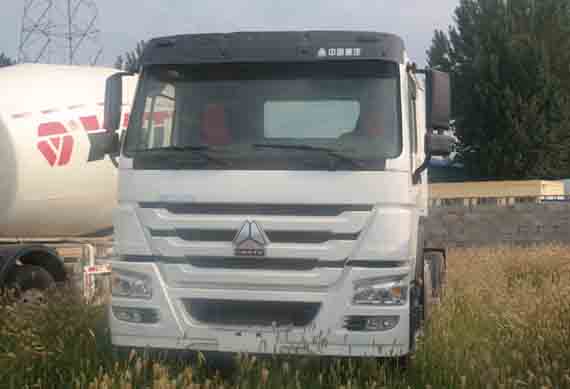 china used truck Cheap price used tractor truck trailer head price for sale