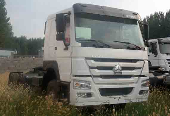 Cheap price Direct selling Used HOWO brand 420hp 6x4 tractor truck in Africa