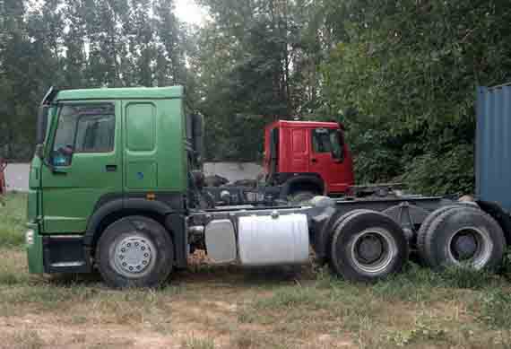 Cheap price Direct selling Used HOWO brand 420hp 6x4 tractor truck in Africa