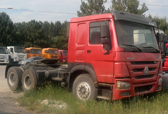 Used Tractor Truck Sinotruk 6X4 HOWO 371HP 420HP trailer head truck for Sale